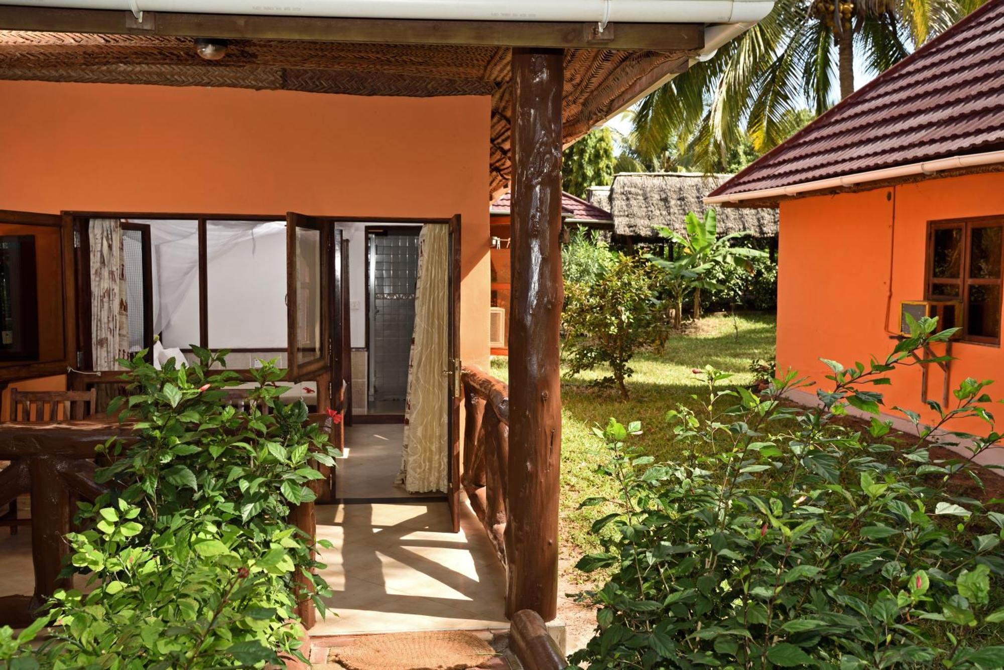Mnarani Beach Cottages Нунгві Номер фото