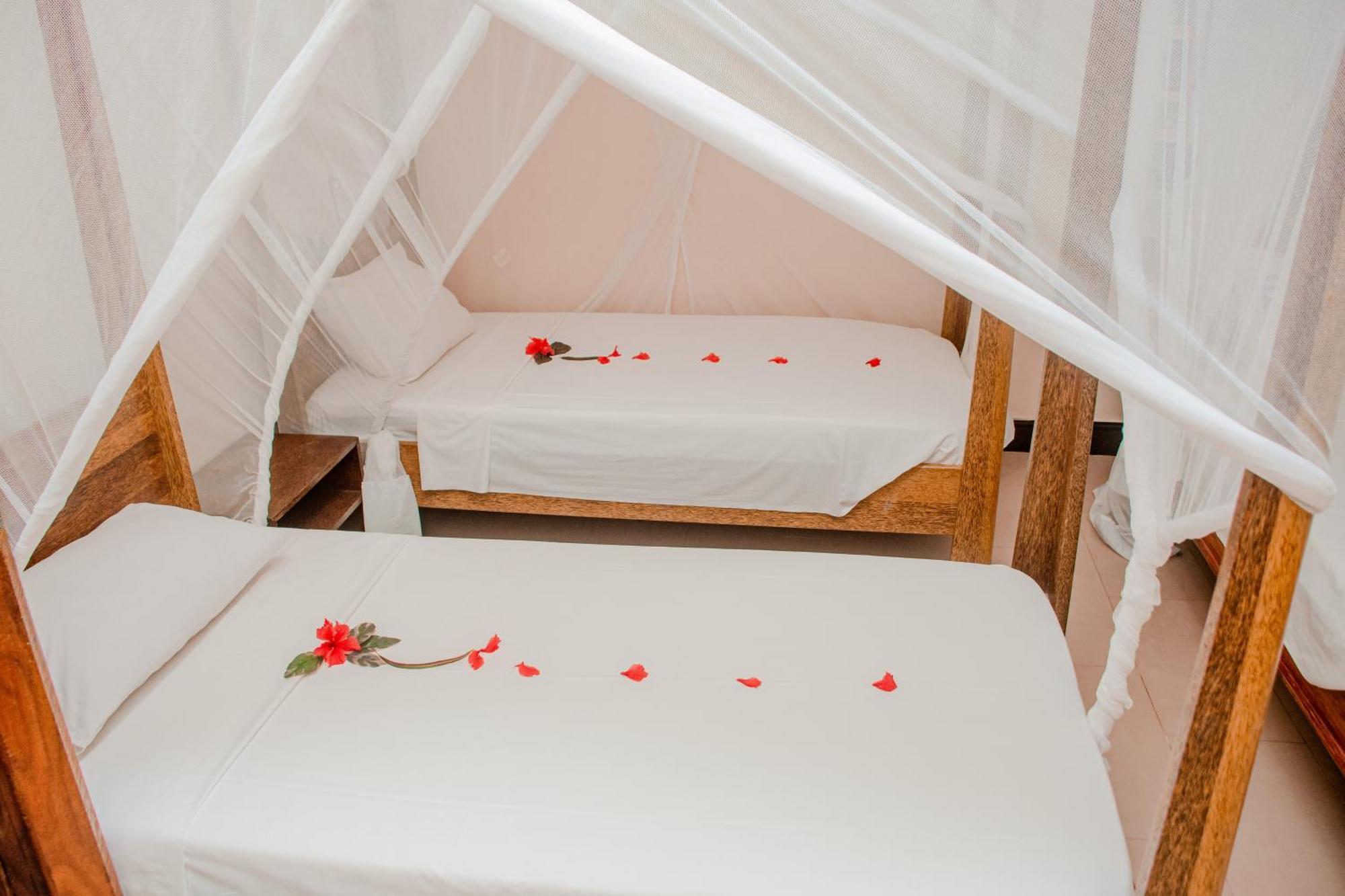 Mnarani Beach Cottages Нунгві Екстер'єр фото